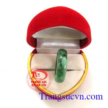 Nhẫn jadeite thiên nhiên thời trang