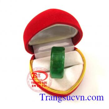 Nhẫn jadeite thiên nhiên tấn tài