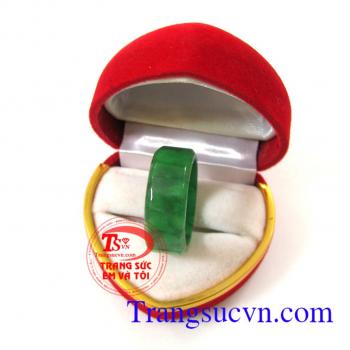 Nhẫn jadeite thiên nhiên như ý