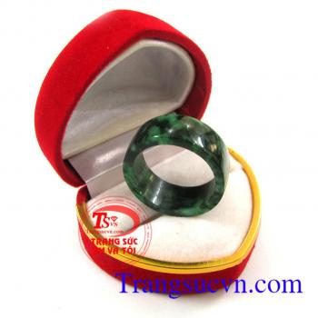 Nhẫn jadeite thiên nhiên vượng khí