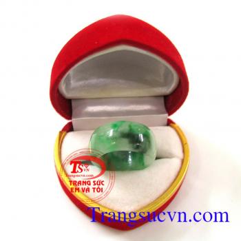 Nhẫn jadeite thiên nhiên phú quý