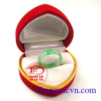 Nhẫn jadeite thiên nhiên giàu sang