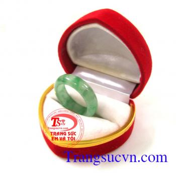 Nhẫn jadeite sang trọng