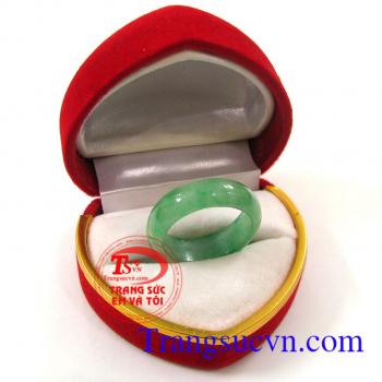 Nhẫn phí thúy tình nhân 