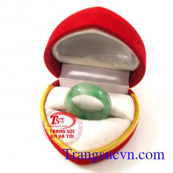 Nhẫn jadeite độc đáo