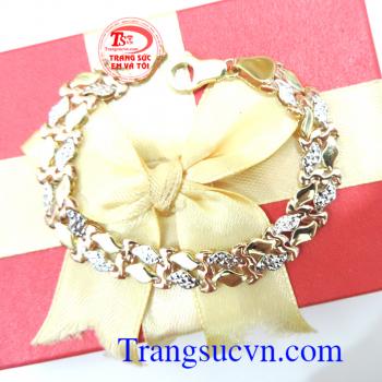 Lắc vàng tây hai mặt và hai màu đeo được hai kiểu luôn làm mới chính mình