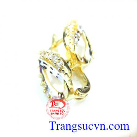 Hoa tai vàng tây nữ tôn lên vẻ đẹp quý giá sang trọng của người phụ nữ việt nam,làm nỗi bật trước mắt mọi người,khiến con người trở nên duyên dáng tự tin đứng trước đám đông