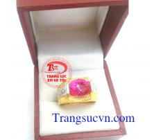 Nhẫn nam đá đỏ đẹp chế tác tinh xảo, sắc nét, đeo hợp thời trang