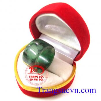 Nhẫn ngọc cẩm thạch jadeite đại cát