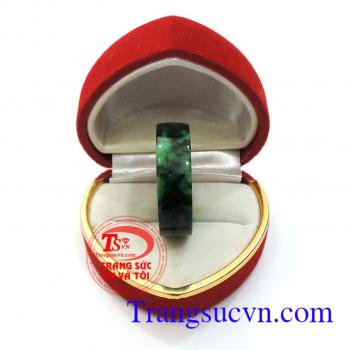 Nhẫn cẩm thạch jadeite tinh xảo