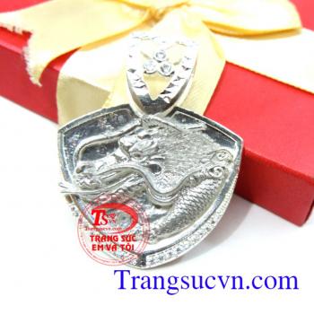 Mặt rồng nam bạc chất lượng đảm bảo, mặt rồng bạc nam đeo sang trọng,hợp thời trang,giao toàn quốc mặt dây chuyền bạc, bảo hành uy tín,mẫu mã phong phú kiểu dáng mạnh mẽ.