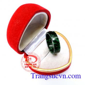 Nhẫn jadeite cát khí