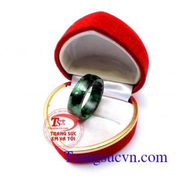 Nhẫn jadeite quyền quý