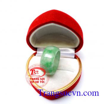 Nhẫn Jadeite thiên nhiên