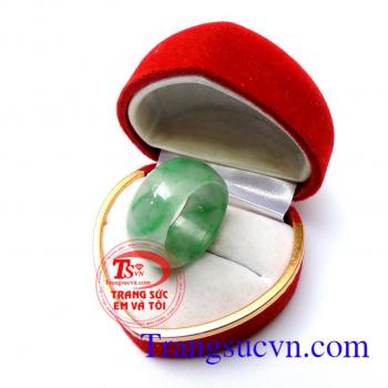 Nhẫn Jadeite thiên nhiên