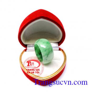 Nhẫn jadeite đại cát