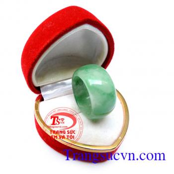 Nhẫn jadeite cát tường