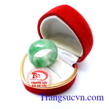 Nhẫn jadeite vượng khí