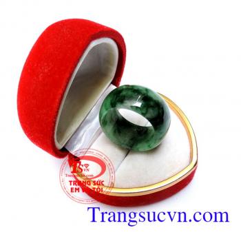 Nhẫn jadeite tiền tài