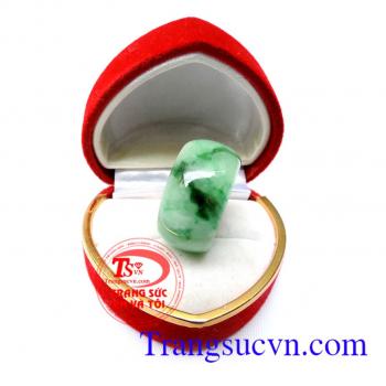 Nhẫn Jadeite thiên nhiên