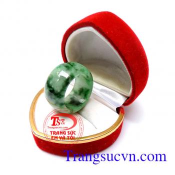 Nhẫn Jadeite thiên nhiên