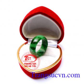 Nhẫn jadeite thiên nhiên khí chất