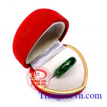 Nhẫn jadeite thiên nhiên may mắn