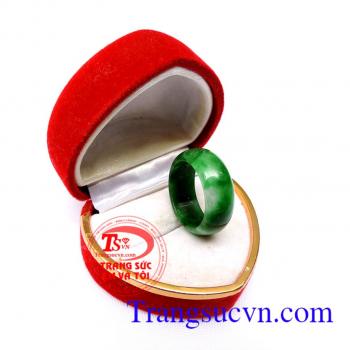 Nhẫn jadeite thiên nhiên cát tường