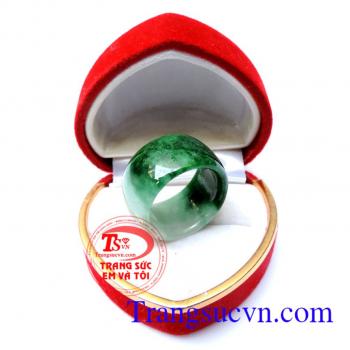 Nhẫn jadeite thiên nhiên an lành