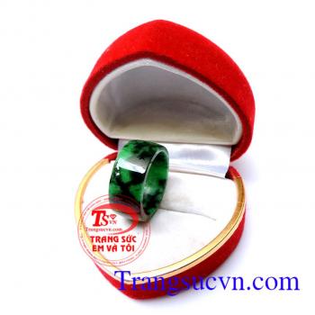 Nhẫn jadeite thiên nhiên cát khí