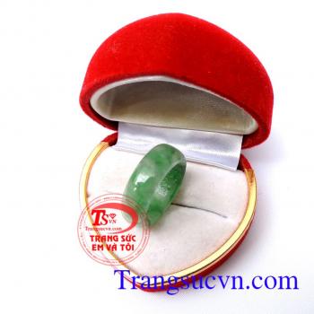 Nhẫn jadeite tài trí