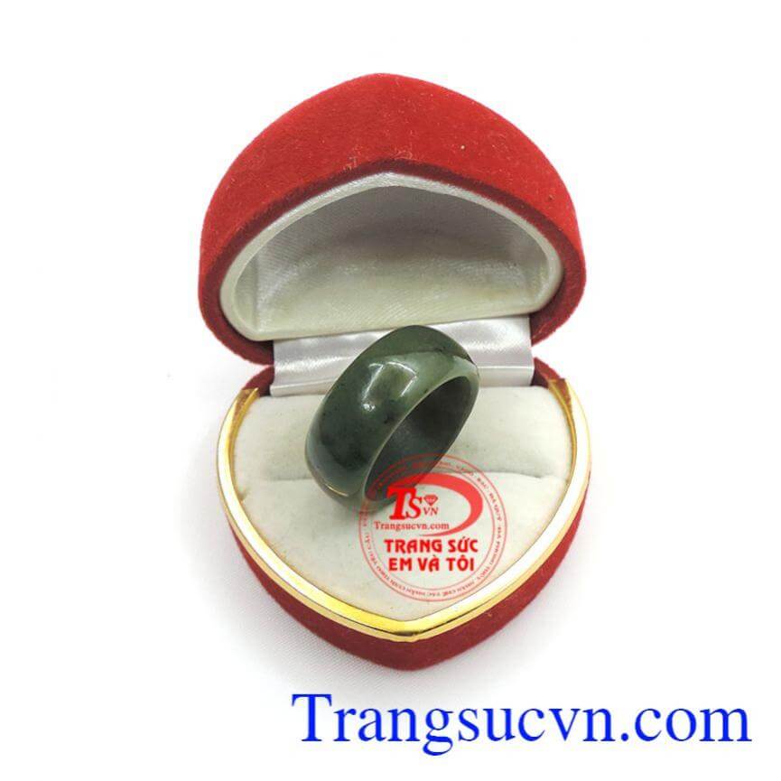 Nhẫn ngọc bích ngón út