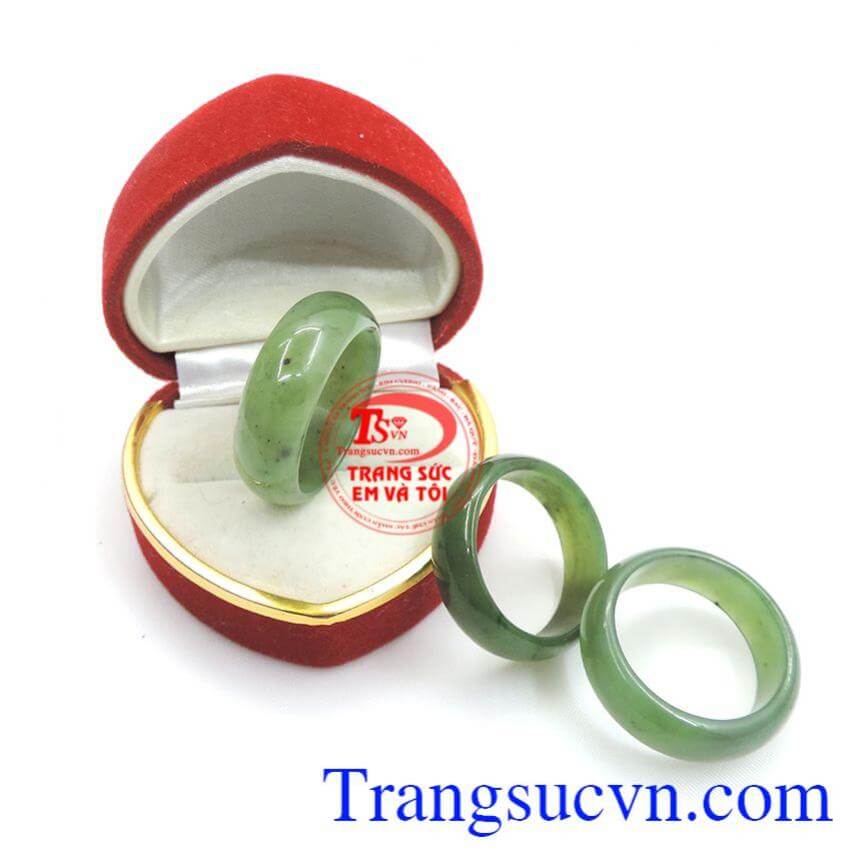 Nhẫn đá màu xanh ngọc