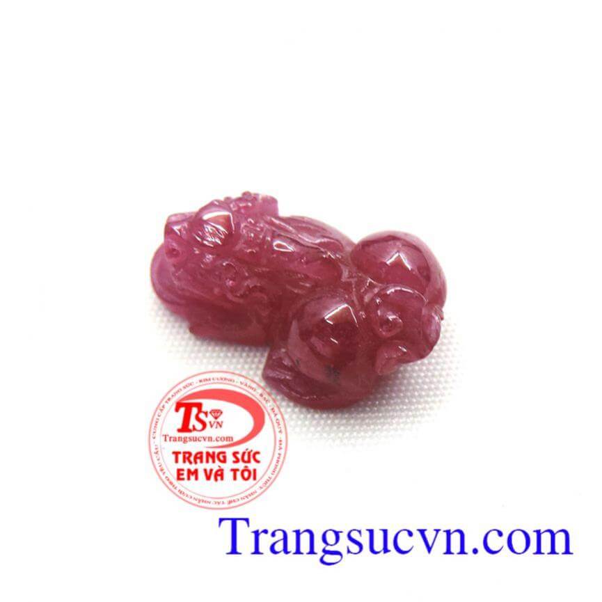 Tỳ hưu ruby thiên nhiên chạm khắc
