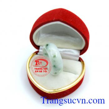 Nhẫn ngọc phỉ thúy độc