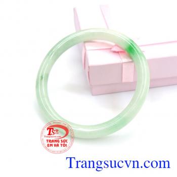 Vòng ngọc vân xanh thời trang.