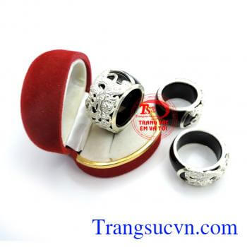 Nhẫn mã não đỏ rồng bạc