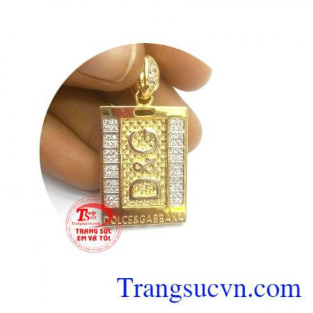 Mặt dây hàng hiệu đảm bảo hàm lượng vàng,chiếc mặt dây chuyền tinh tế,đeo hợp thời trang,đeo cùng mặt dây chuyền vàng.