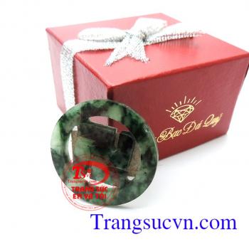 Mặt chữ Vạn ngọc