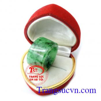 Chiếc nhẫn ngọc hoàng đế