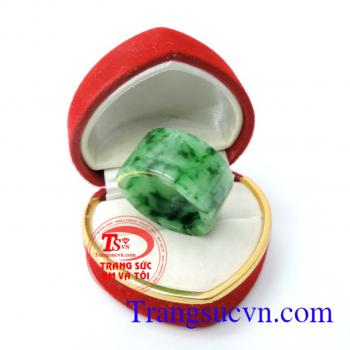 Chiếc nhẫn ngọc hoàng đế