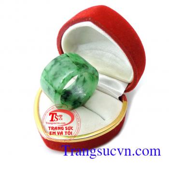 Chiếc nhẫn ngọc hoàng đế