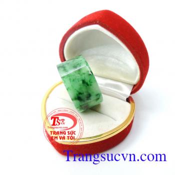 Chiếc nhẫn ngọc hoàng đế