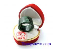 Nhẫn ngọc đeo ngón cái