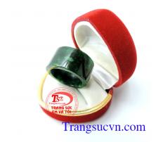 Nhẫn ngọc đeo ngón cái