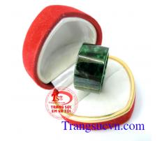 Nhẫn ngọc đeo ngón cái
