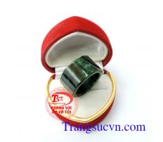 Nhẫn ngọc đeo ngón cái