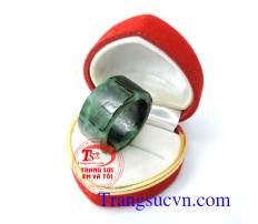 Nhẫn ngọc tự nhiên Jadeite
