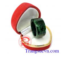 Nhẫn ngọc tự nhiên Jadeite