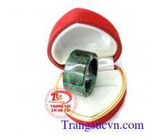 Nhẫn ngọc tự nhiên Jadeite